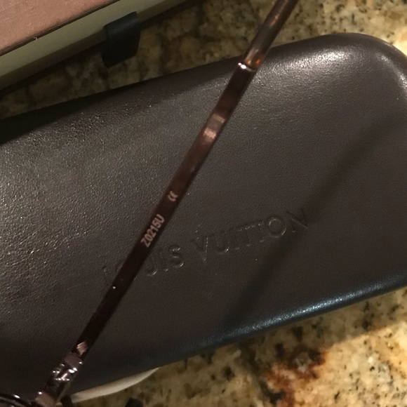 ๐ฏ Auth Louis Vuitton Aviator pilot sunglasses - Picture 6 of 7